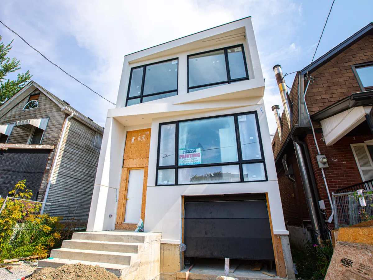 Sixth St Modern Home, Etobicoke